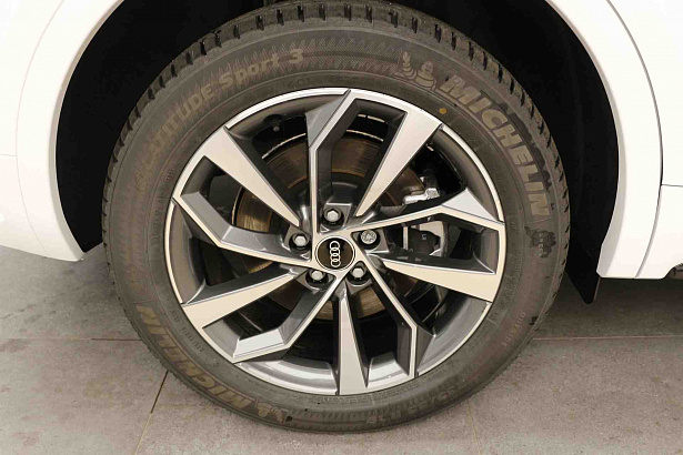 Q5 Luxury Dynamic 2.0 AMT 4WD (190 л.с.) фото 31